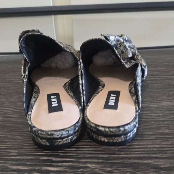 DKNY Textured Gold/Blk Brocade Mules, Flats Point Toe Slip On Shoes, NEW, Sz. 7 - Picture 5 of 7